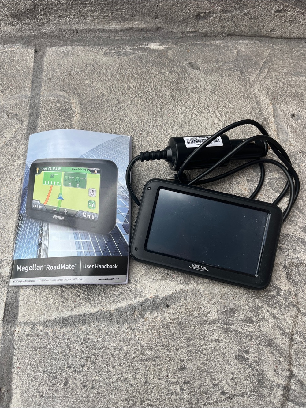 Magellan RoadMate GPS Navigator in Black with Charger and Manual